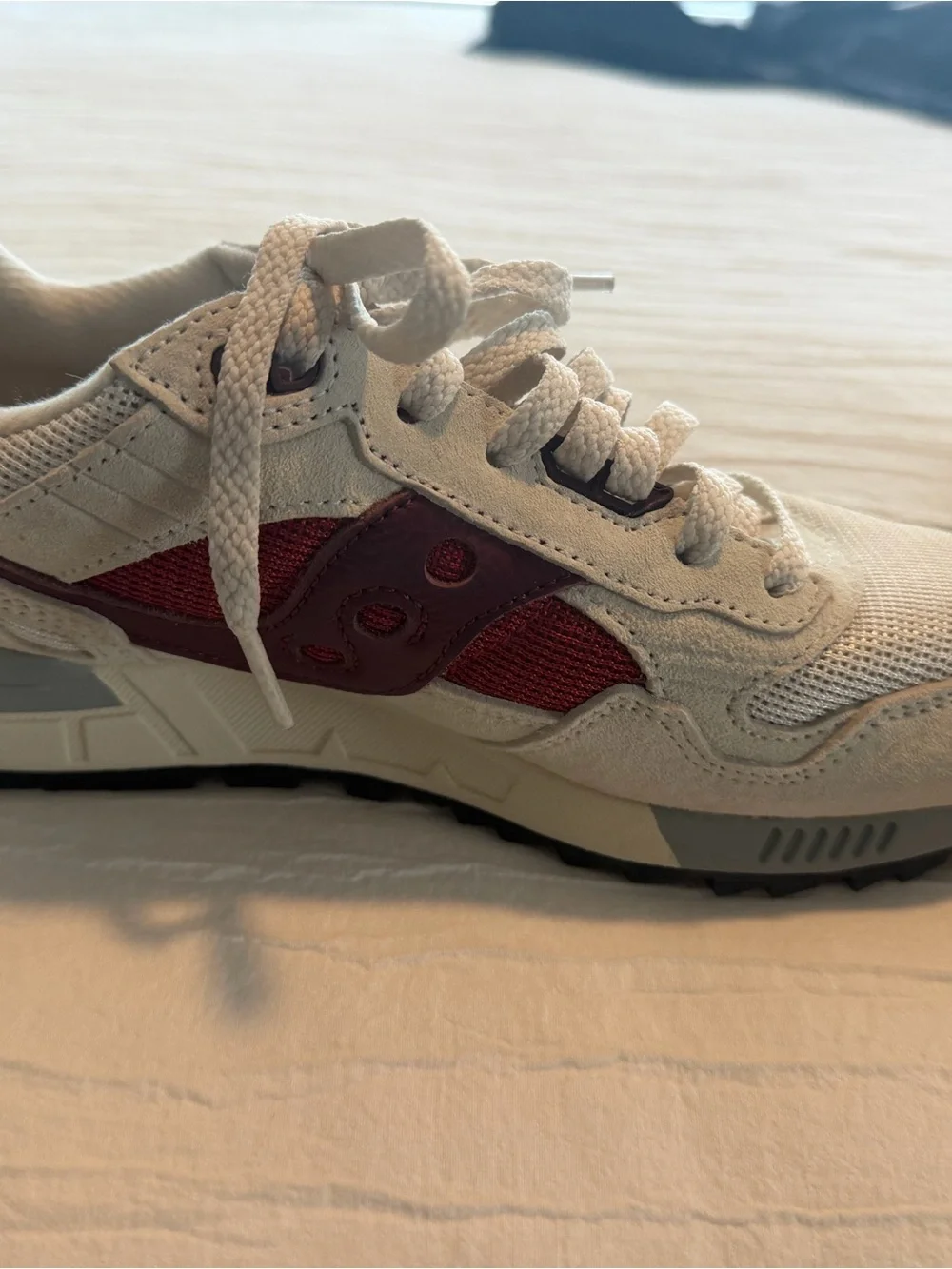 Saucony Kids Off-White and Burgundy Lace-Up Sneakers